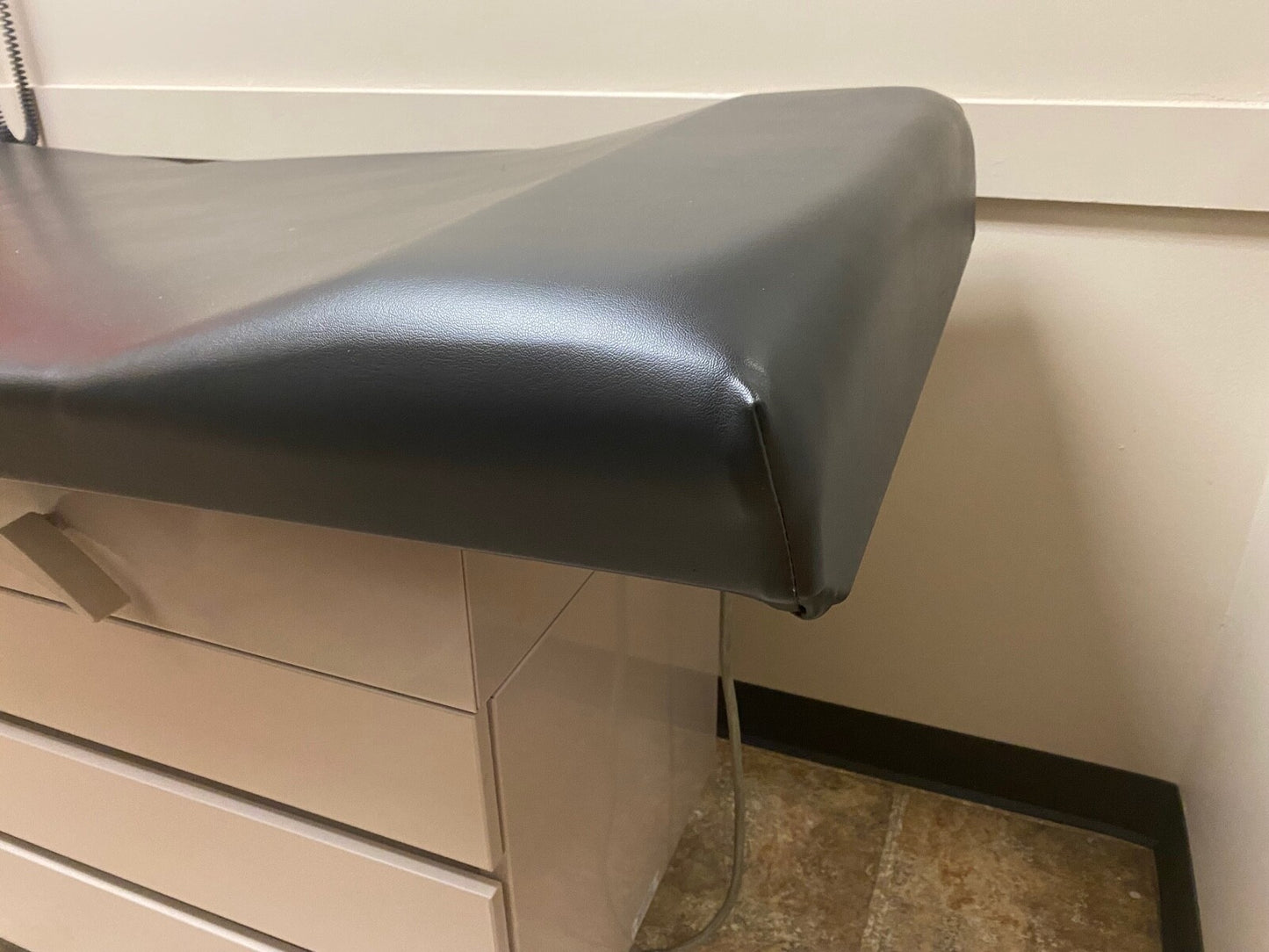 Midmark Ritter 100 Exam Table Replacement Cover – Staple-On Vinyl